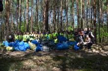 Sprzątanie lasu w ramach Międzynarodowego Dnia Ochrony Środowiska