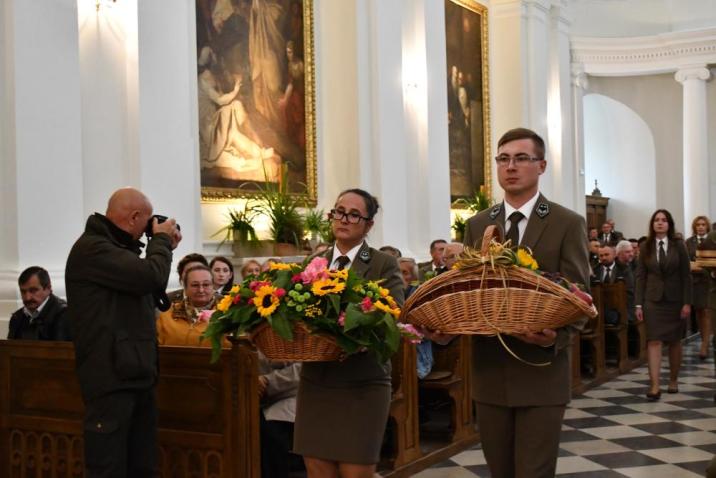 Leśnicy&#x20;przekazali&#x20;dary&#x20;lasu&#x2e;