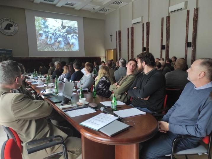 Uczestnicy&#x20;konferencji&#x20;„Ochrona&#x20;strefowa&#x20;zagrożonych&#x20;gatunków&#x20;ptaków&#x20;na&#x20;terenach&#x20;leśnych”