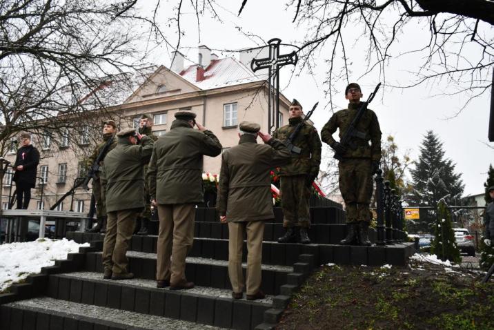 Leśnicy&#x20;z&#x20;RDLP&#x20;w&#x20;Radomiu&#x20;oddają&#x20;hołd&#x20;Powstańcom&#x20;Styczniowym&#x20;pod&#x20;Krzyżem&#x20;Straceń&#x20;w&#x20;Radomiu&#x2c;&#x20;fot&#x2e;&#x20;E&#x2e;&#x20;Nowicka